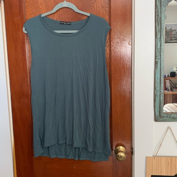 Kim & Cami Tops - Large Kim & Cami Blue Flowy Tank Top